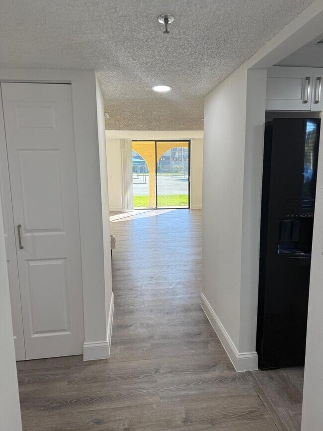 Building Photo - 2786 Tennis Club Dr