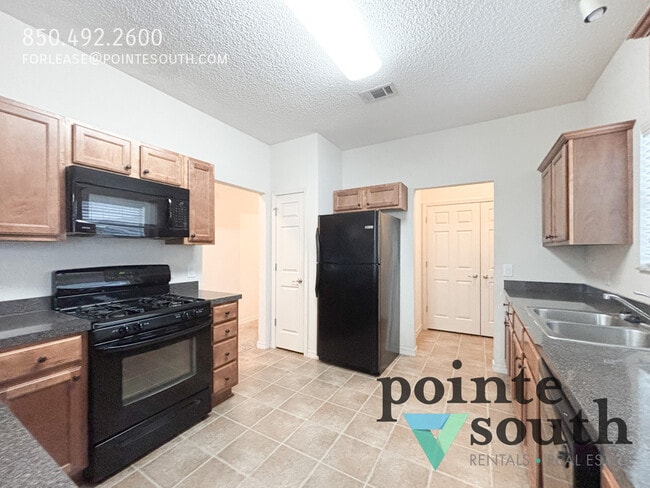 Building Photo - 12953 Churchill Dr