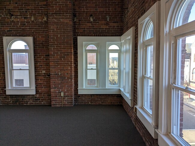 Building Photo - 328 High St