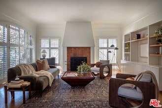 Building Photo - 4133 Holly Knoll Dr