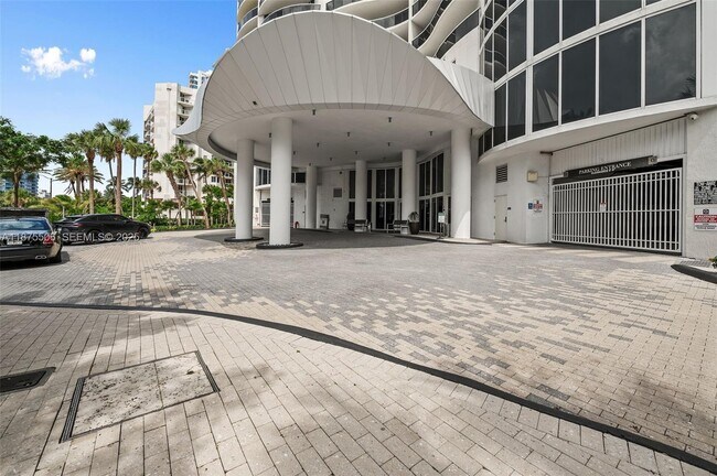 Foto del edificio - 17201 Collins Ave