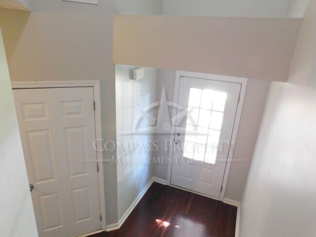 Building Photo - 607 Cedar Pl