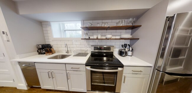 Building Photo - 65 Beech Glen St