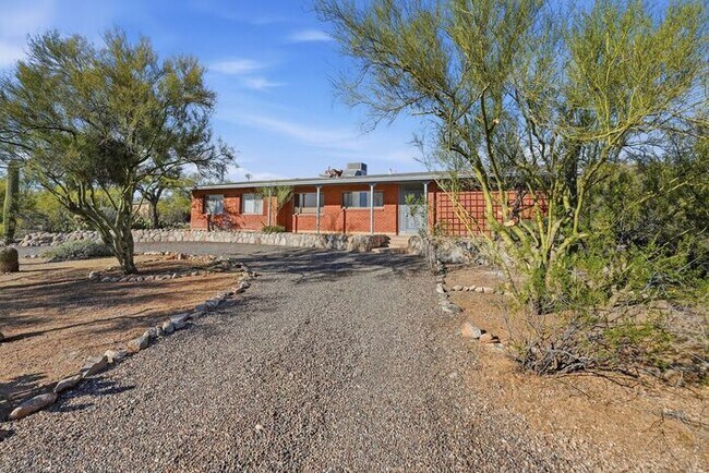 Building Photo - 3BR/4BA Professional Retreat with Private Desert Oasis