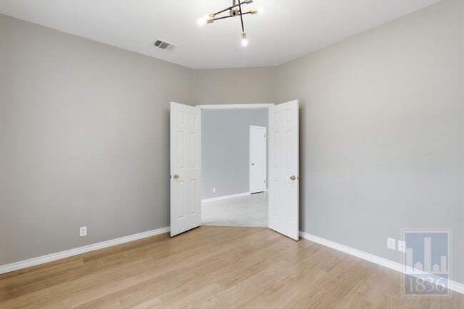 Building Photo - 4011 Travis Country Cir