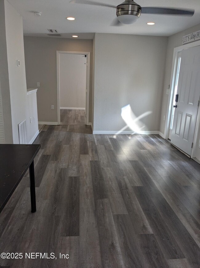 Foto del edificio - 1053 Kenmore St