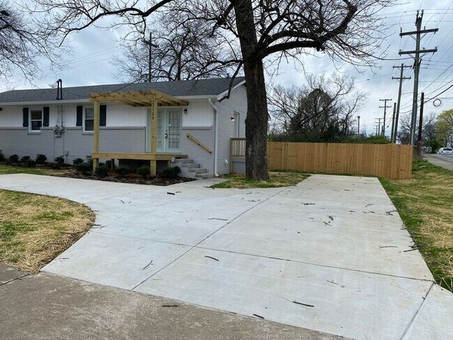 Photo - Inglewood 2/1 Duplex - Renovated - Fenced ... House