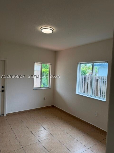 Foto del edificio - 706 SE 14th Pl