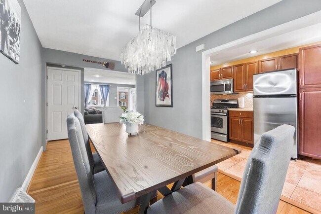 Foto del edificio - 7334 Woodcrest Ave