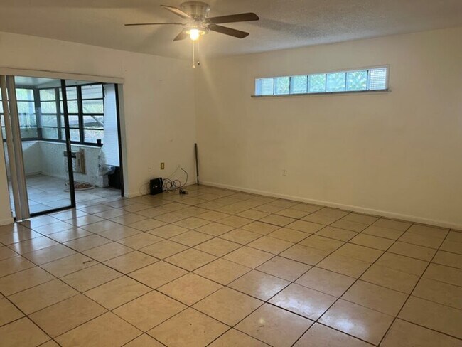 Foto del edificio - 513 Greenview Terrace Apartment A