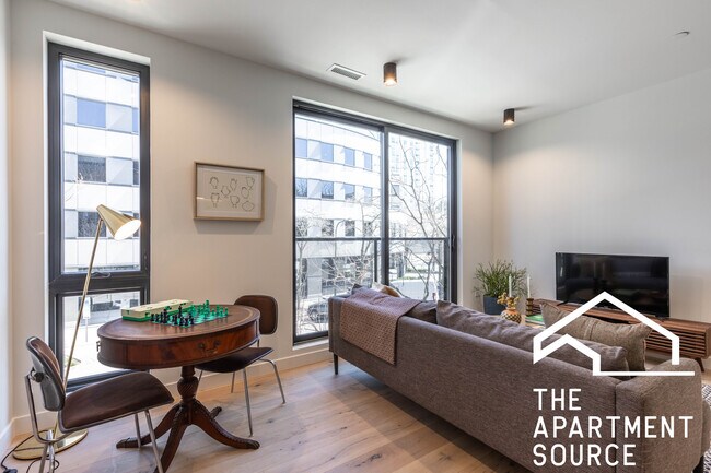 Building Photo - 1712 Oak Ave