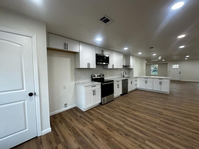 Building Photo - 2633 Province Ln