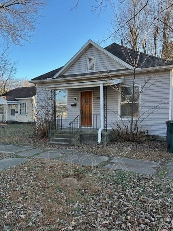 Foto principal - 1004 E 10th St