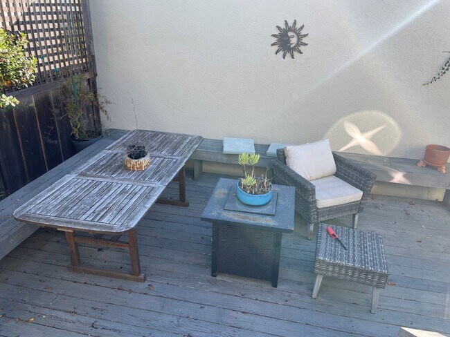 Building Photo - Modern Spanish Bungalow - 1 bed, 1 bath in...