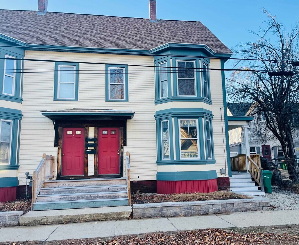 26 Leonard St Unit B, Rochester, NH 03867 Room for Rent in Rochester