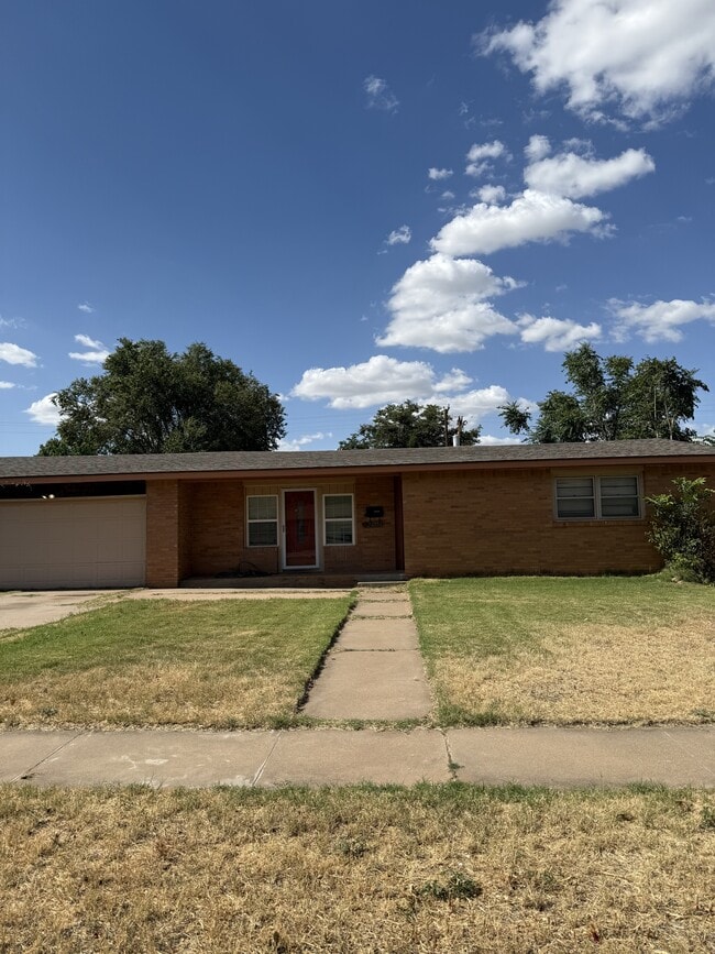 Building Photo - 3208 37th St