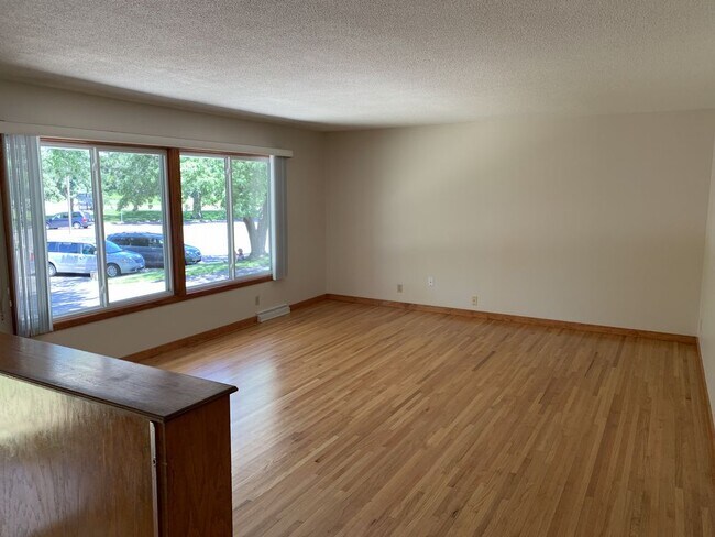 Foto del edificio - 1301 County Rd 42 W