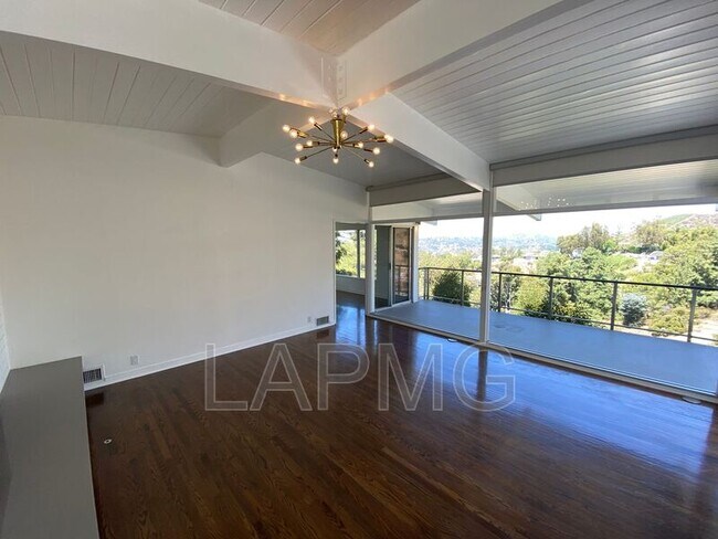 Foto del edificio - 3395 Deronda Dr