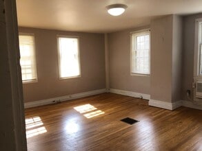 Building Photo - 799 Elm St