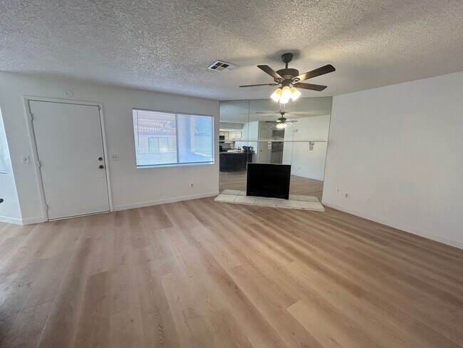 Foto del edificio - 2 Bedroom 2 bath Condo!