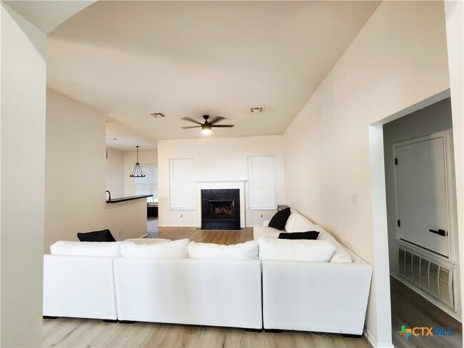 Foto del edificio - 1212 Neuberry Cliffe