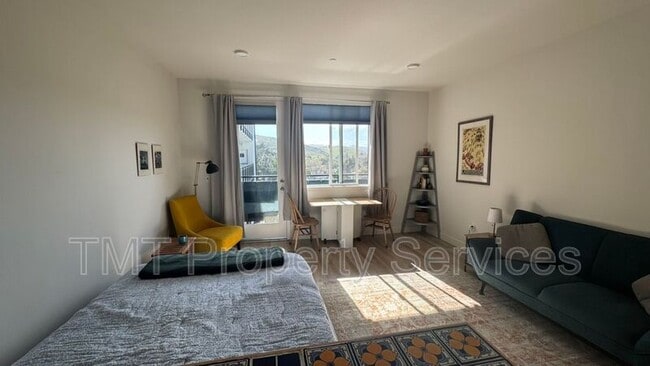 Foto del edificio - 2475 Victoria Ave