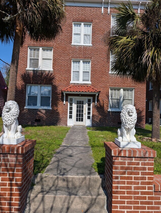 Foto principal - 2619 College St