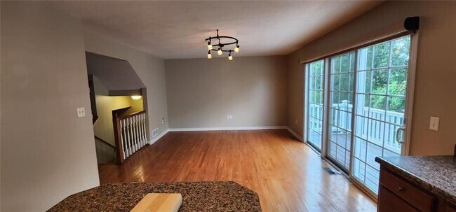 Foto del edificio - 246 Overlook Ct