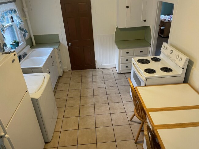 Kitchen - 30-2 Wall St