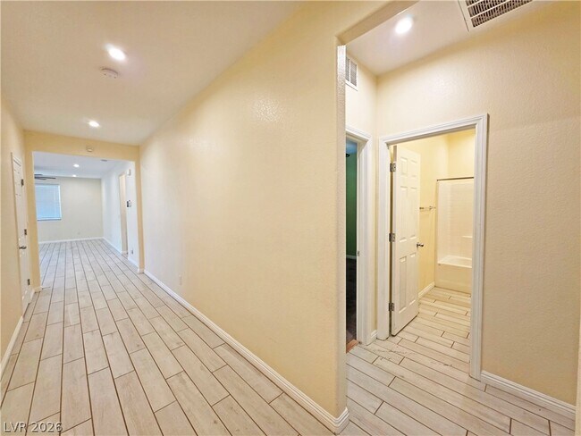 Building Photo - 3603 E Polk Ave
