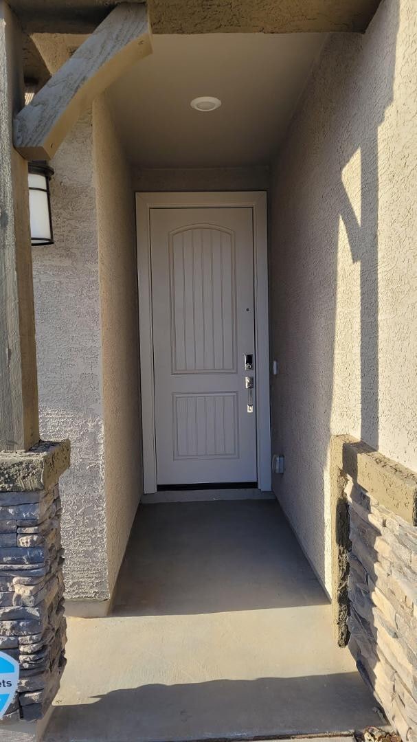 Building Photo - 15998 W Smoketree Dr