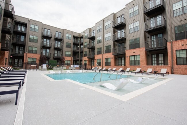 Building Photo - The Easley at UC