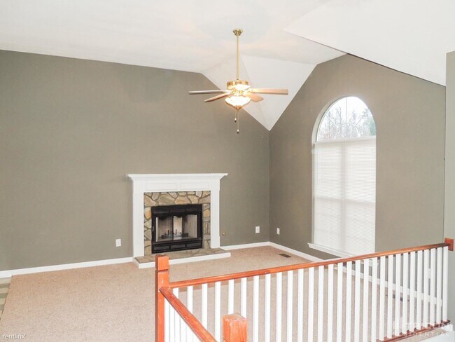 Building Photo - 102 Oak Ridge Dr