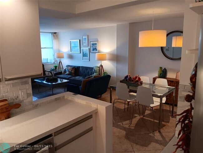 Foto del edificio - 305 N Pompano Beach Blvd