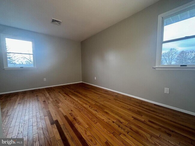 Building Photo - 211 E Cohawkin Rd