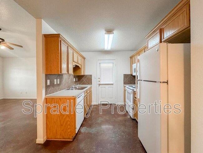 Building Photo - 5604A Luxor Dr