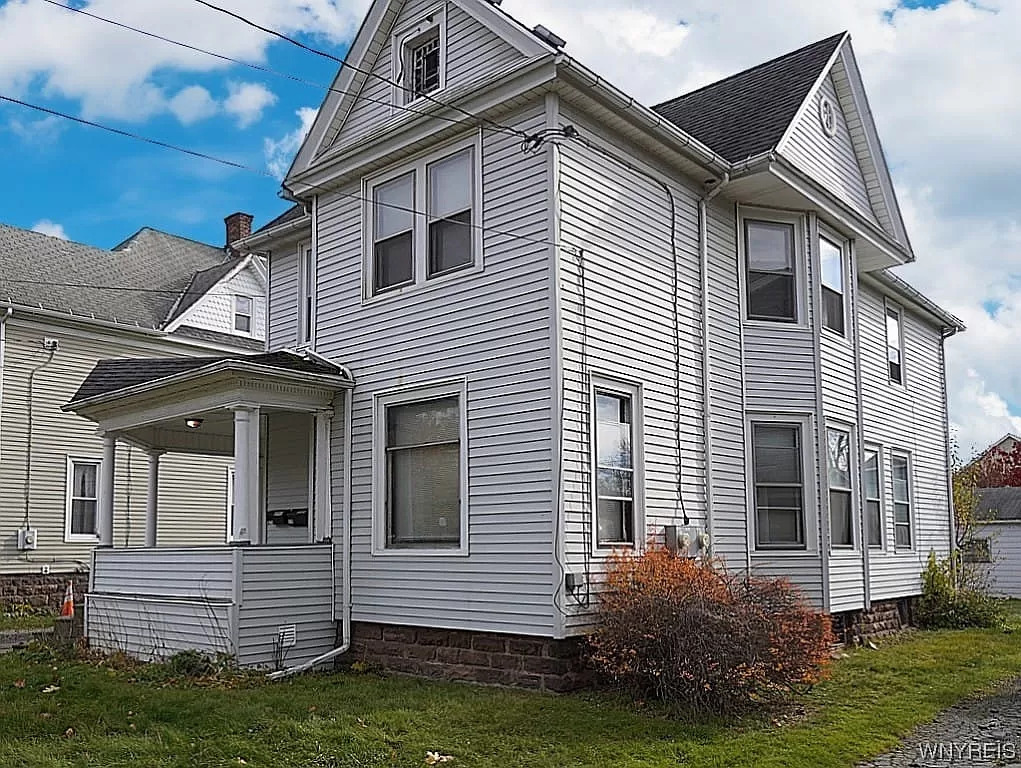 Primary Photo - 279 Wheatfield St