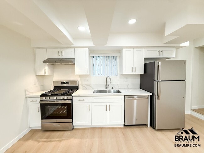 Building Photo - 15634 Leadwell St