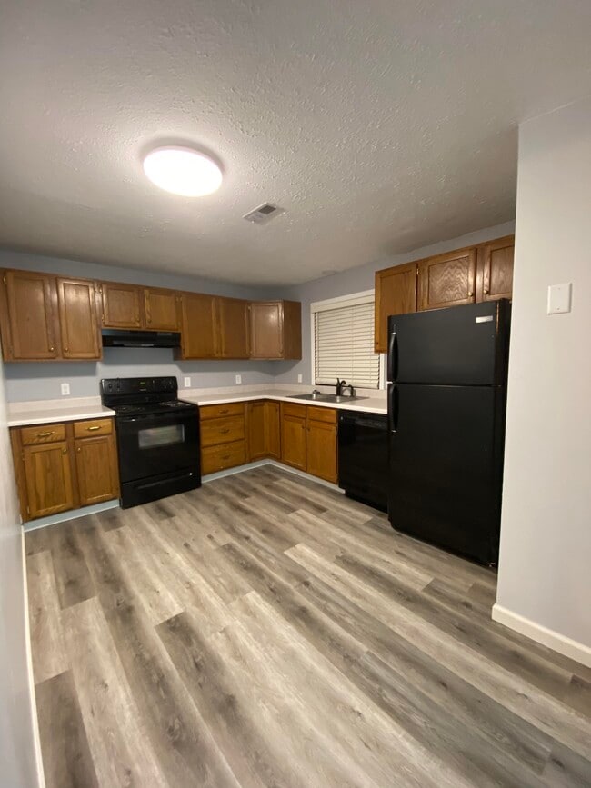 Building Photo - 608 G St