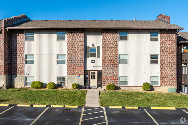 Herrnhut Apartments - The Pines at Red Bridge