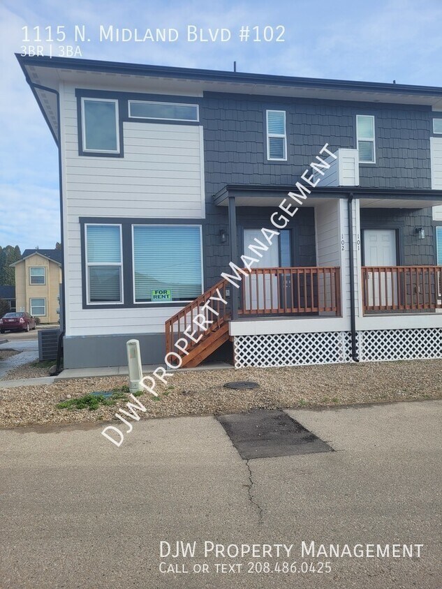 Primary Photo - NEW Build Close to Karcher shopping! Half ...