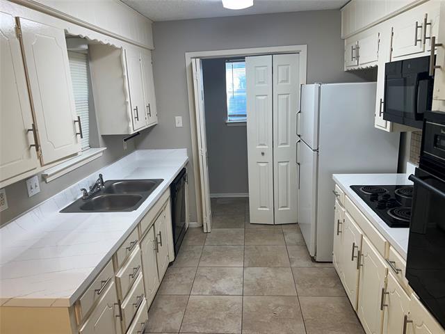 Building Photo - 211 Turtle Creek Dr