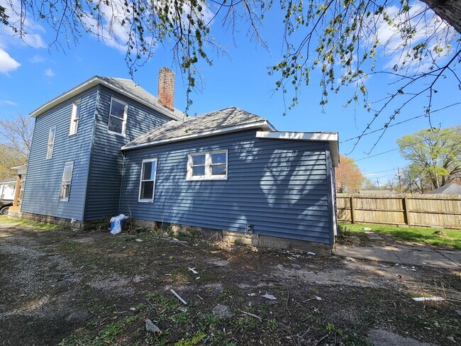 Foto del edificio - 1415 Maple Ave