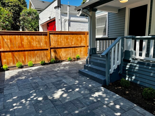 Front - 2817 NE Weidler St