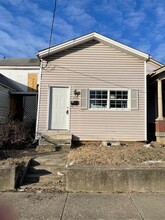 Building Photo - 1713 W Oak St