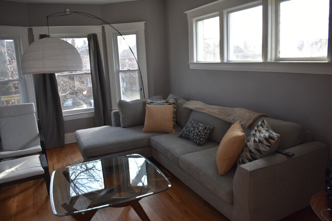 Sala de estar (no incluye muebles) - 1202 Lawrence St