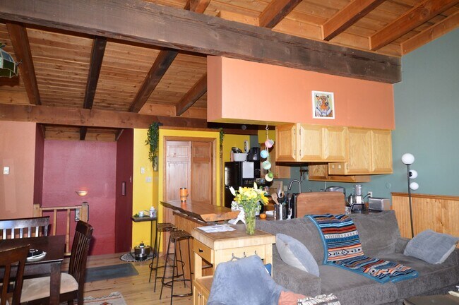 Building Photo - 2 Bed / 2 Bath Condo for Rent – Riverbend Subdivision, Crested Butte