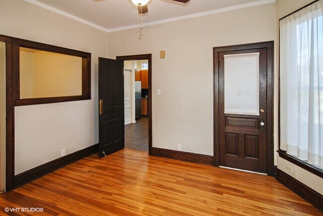 Building Photo - 622 N East Ave