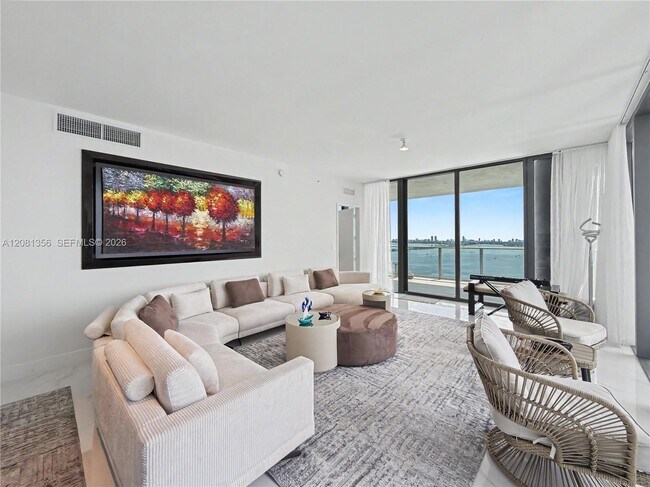 Foto del edificio - 700 NE 24th St