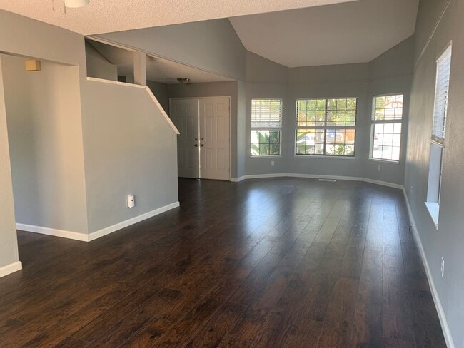 Building Photo - Desirable Brentwood Neighborhood!